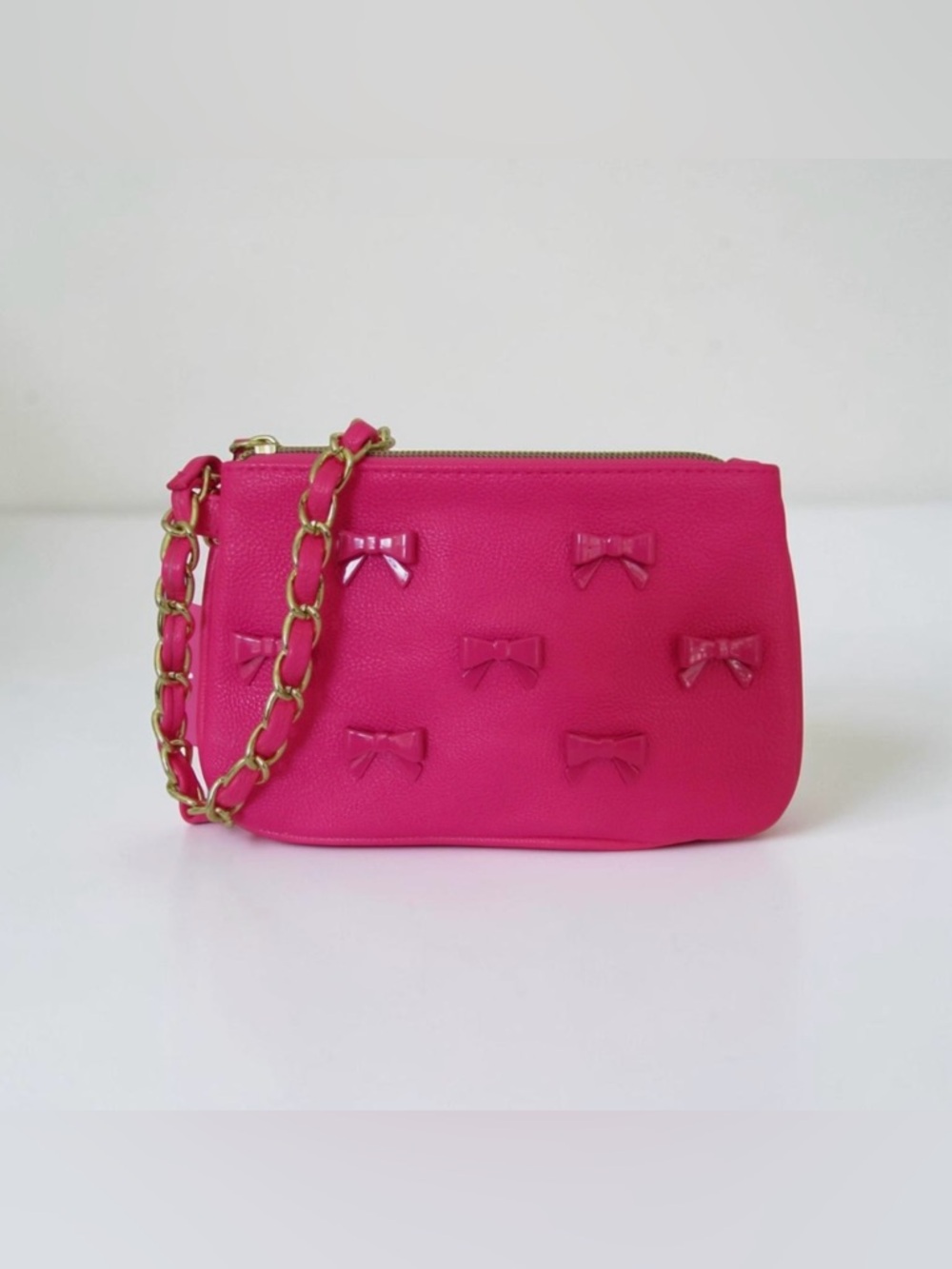 BETSEY JOHNSON LITTLE BOW CHIC WRISTLET